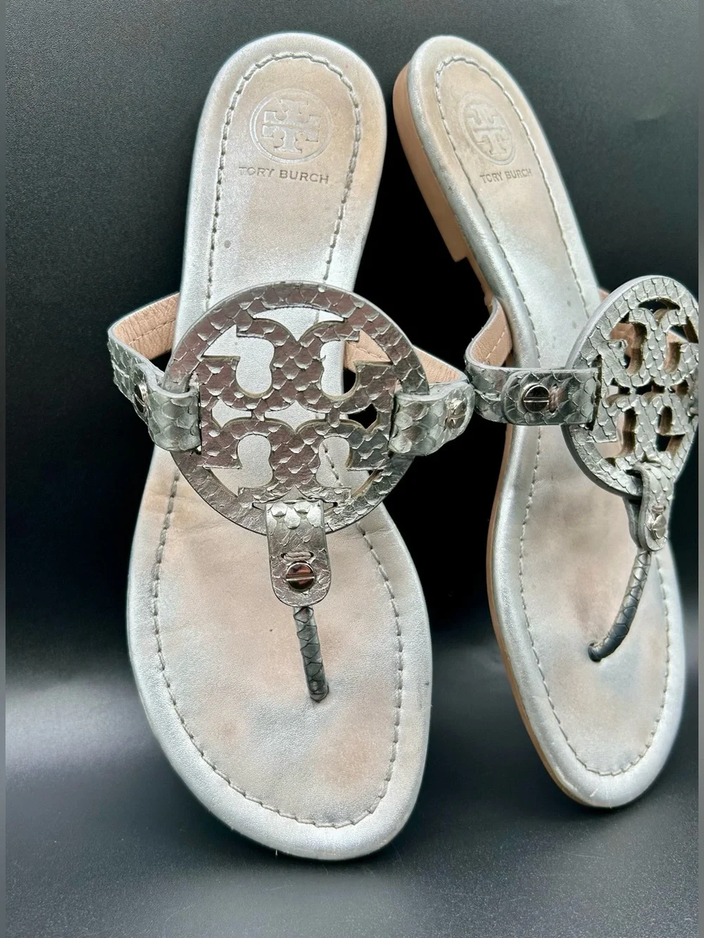 TORY BURCH Miller Thong Sandals - Silver Metallic Snakeskin - Texture. Size 8